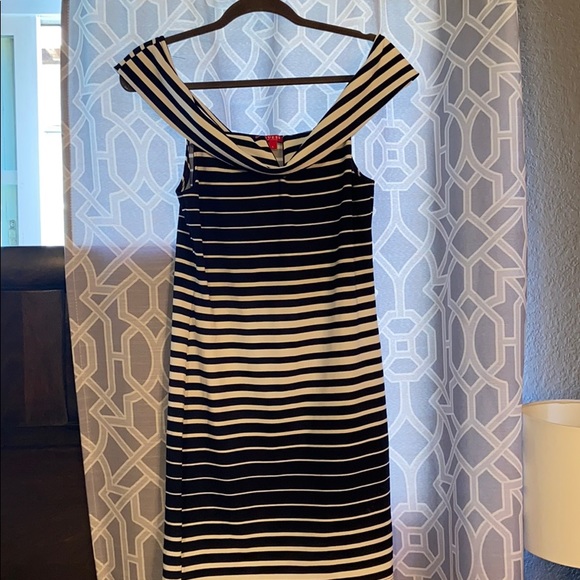 Guess - Picture 1 of 3